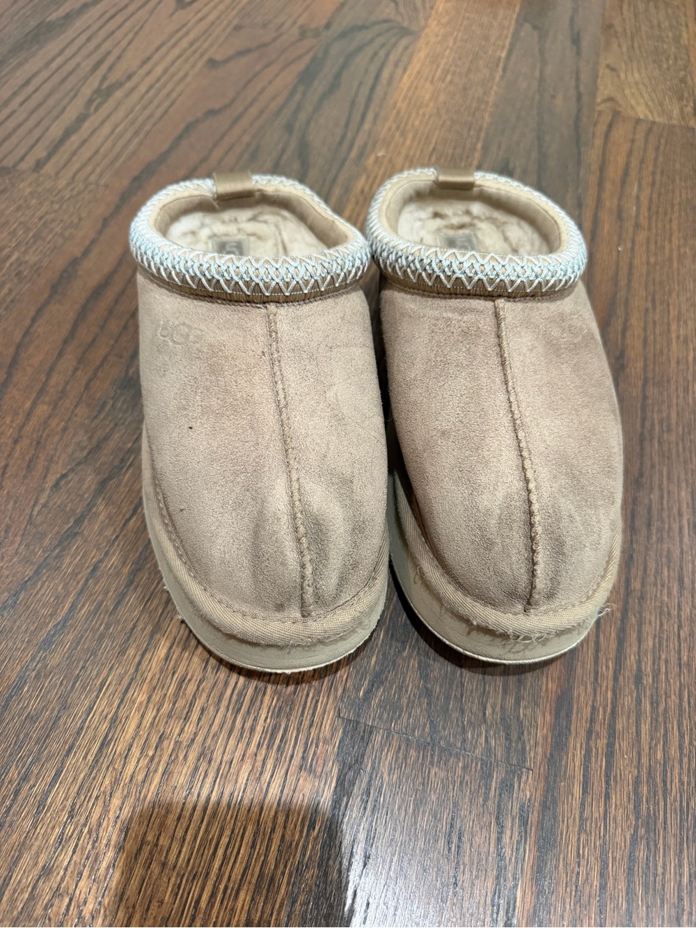 UGGS sz 8 Platform Slides-Just put through wash-lots of wear left!!